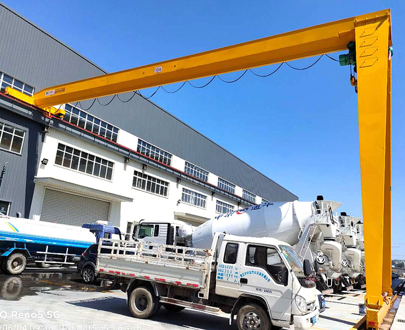 半龍門式起重機(jī)